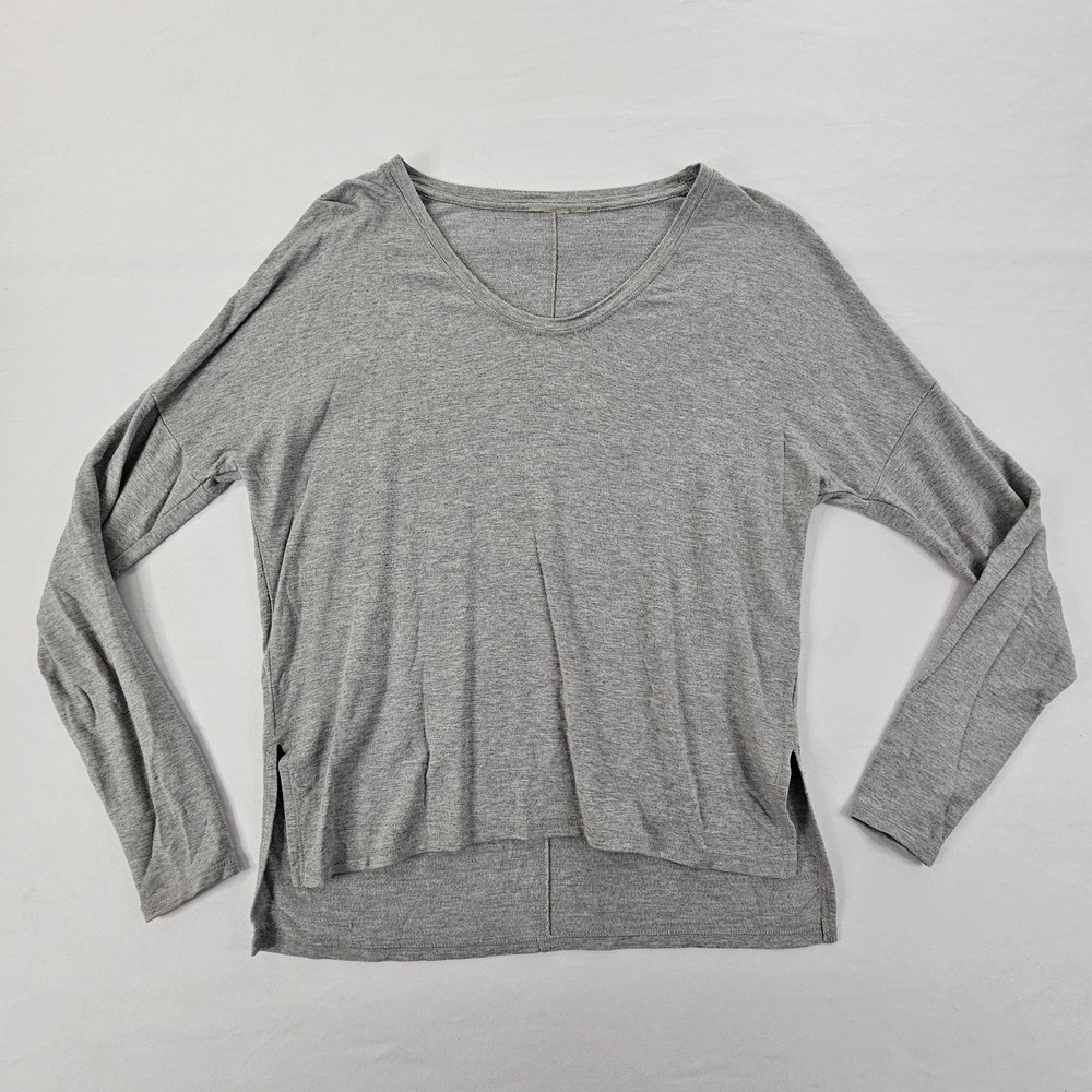 Zella Gray Long Sleeve Athleisure Top XS Lightweight Knit Hi Low Hem Basic